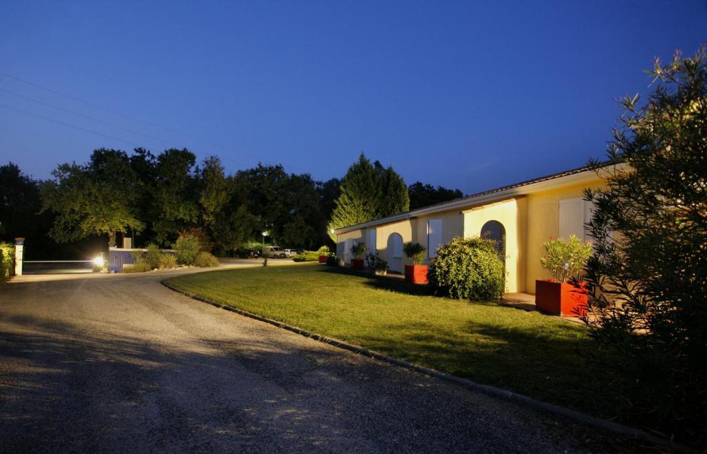 Logis Corintel Bordeaux Est 3* Tresses